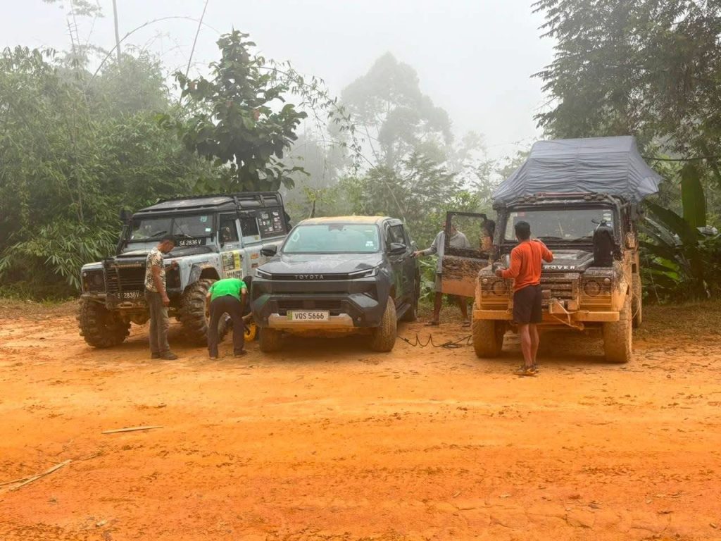 Toyota Hilux EV with other 4x4